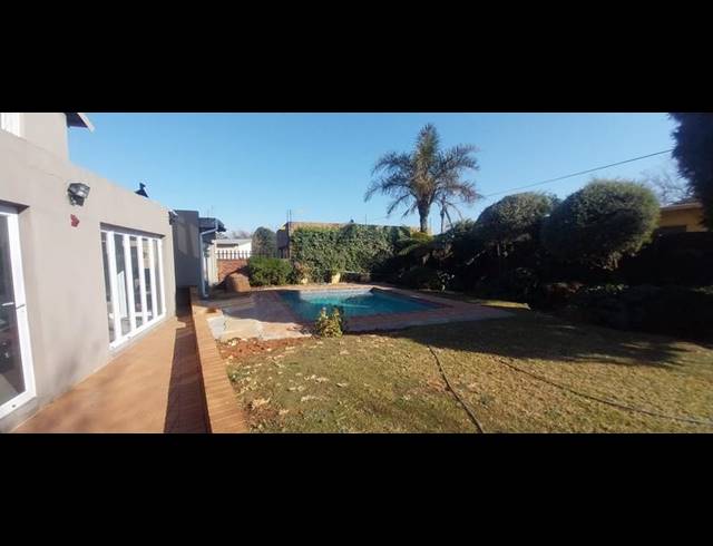 5 BEDROOM HOUSE FOR SALE IN WYCHWOOD